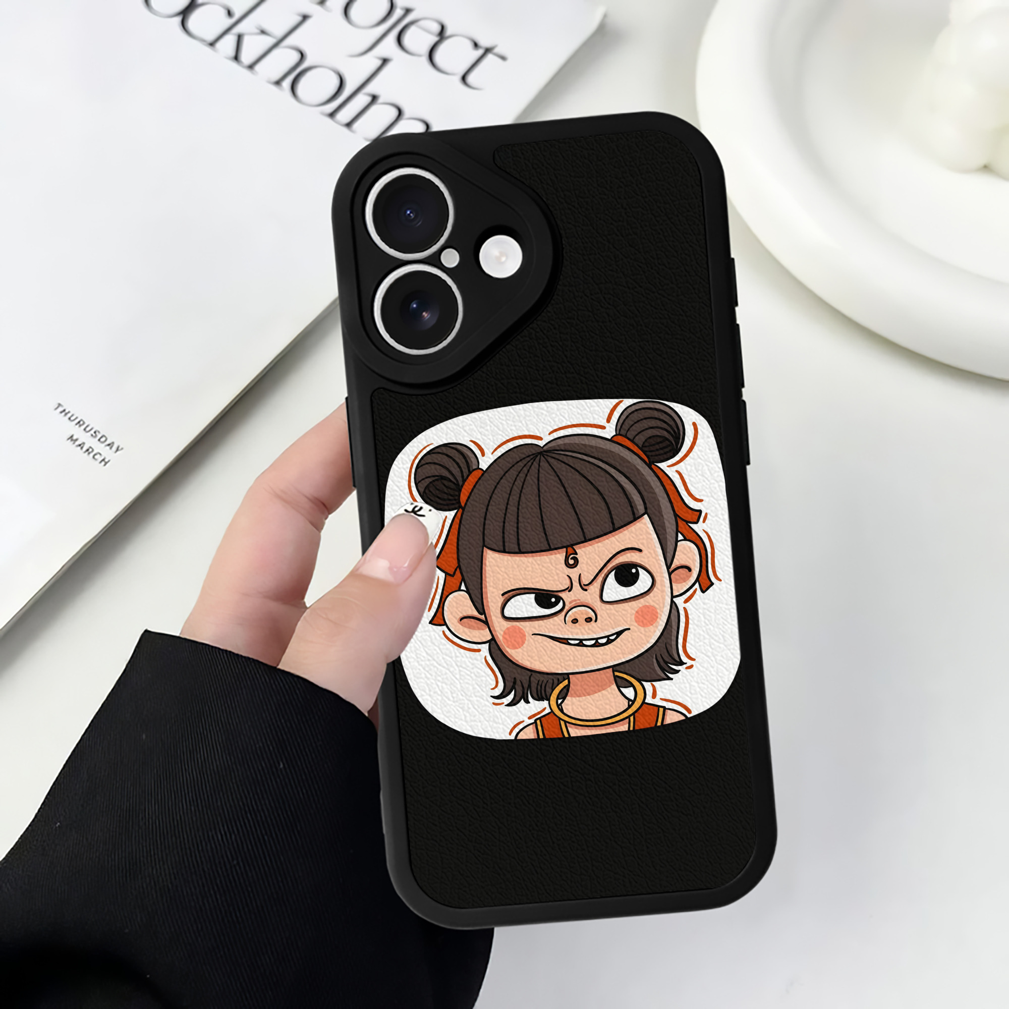 （画像用） Ne Zha 2 ナタ 魔童の大暴れ 【iPhone 16シリーズ対応】シリコンスマホケース（レザー調） 材質：シリコン